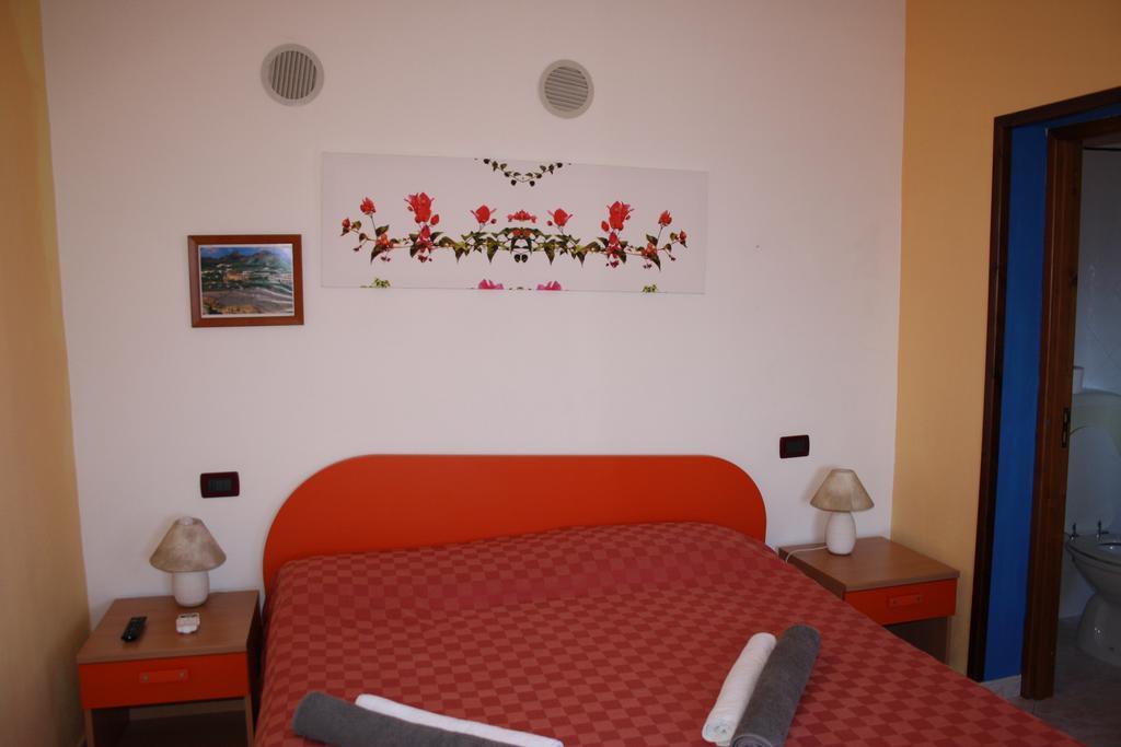 Camere & Case Vacanze Lo Scoglio Castel di Tusa Exterior photo